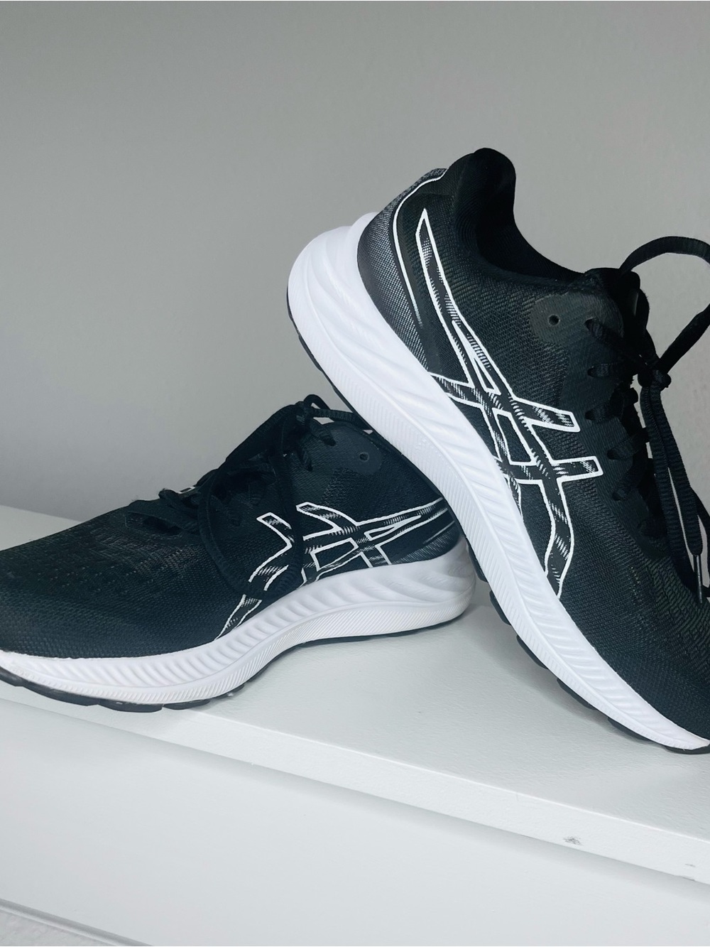 ASICS Women’s Black Running Shoes 8.5